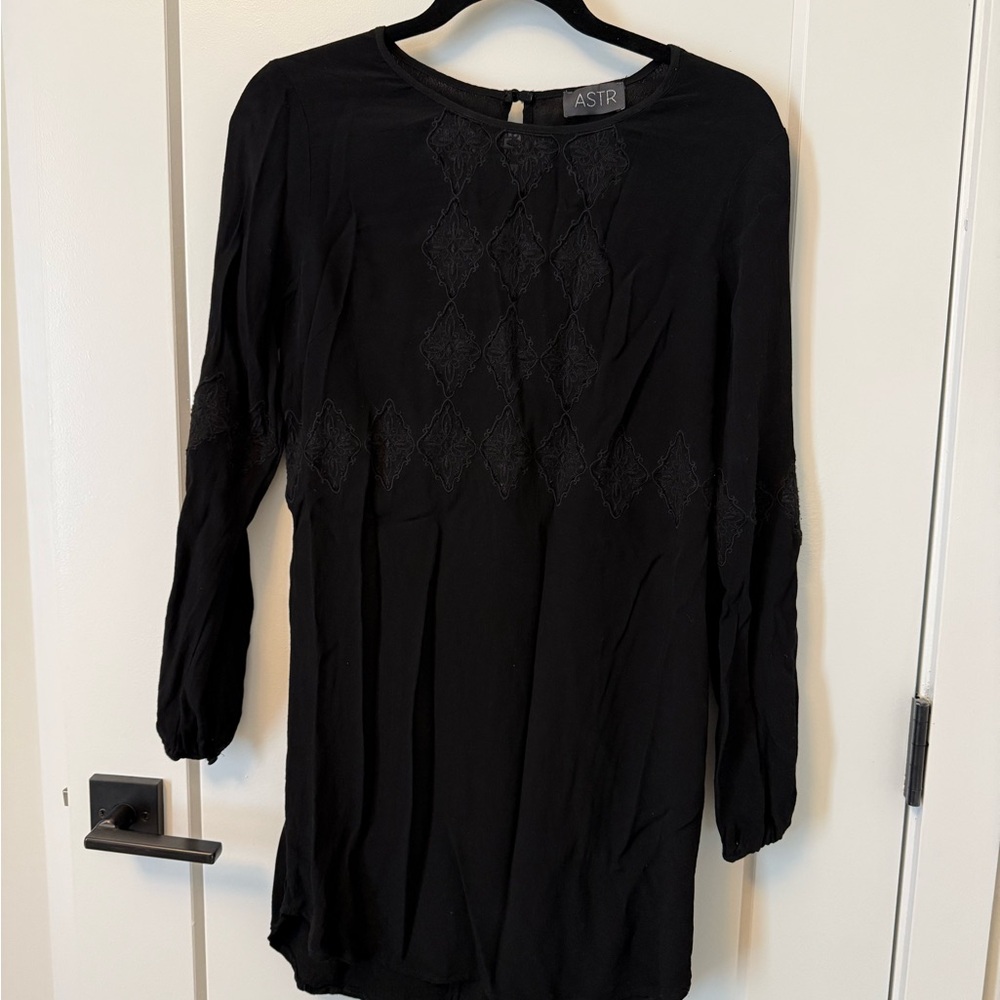 ASTR Elegant Black Textured Dress